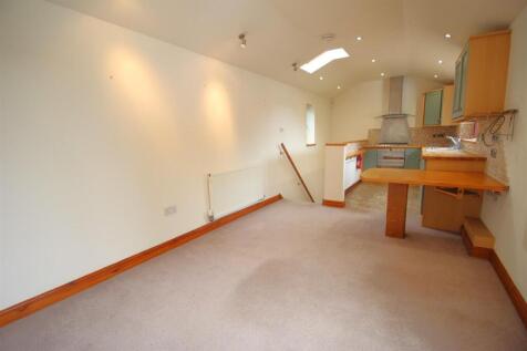 Living room 2.JPG