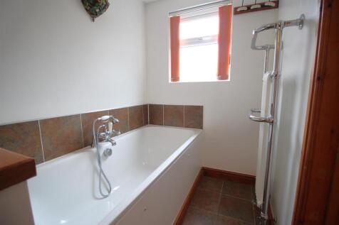 Bathroom 2.JPG