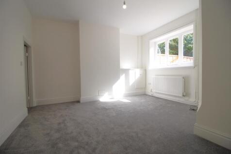 Lounge 1.JPG