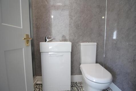 Ensuite.JPG