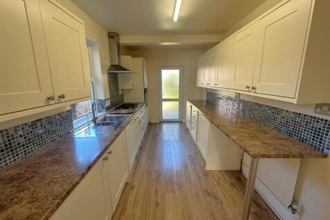 Kitchen 1.jpeg