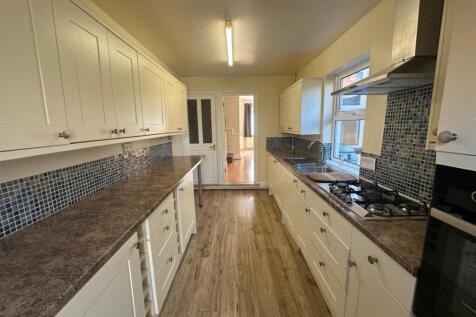 Kitchen 2.jpeg