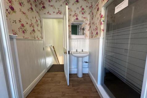 Bathroom 2.jpeg