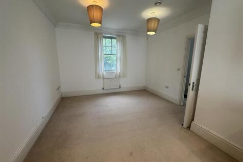 Living Room 2.jpeg
