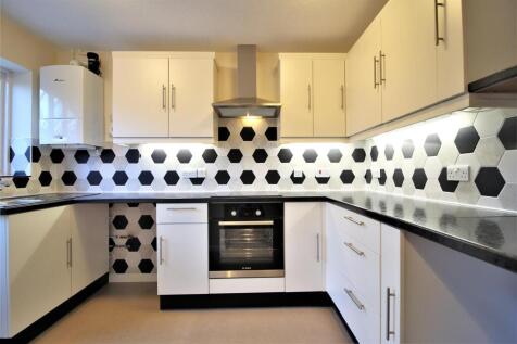 Kitchen (1).JPG