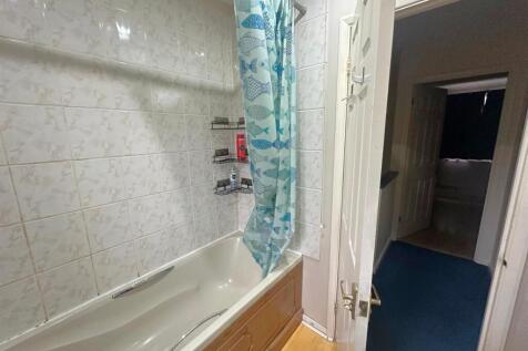 Bathroom 2.jpeg