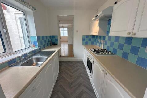 Kitchen 2.jpeg
