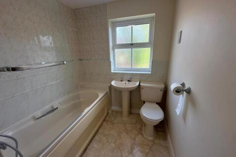 Bathroom 1.jpeg