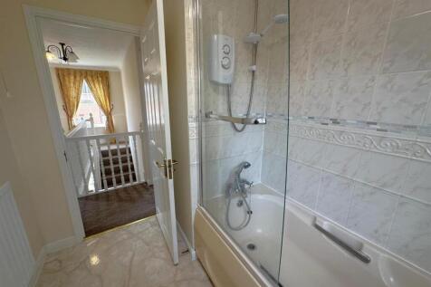 Bathroom 2.jpeg