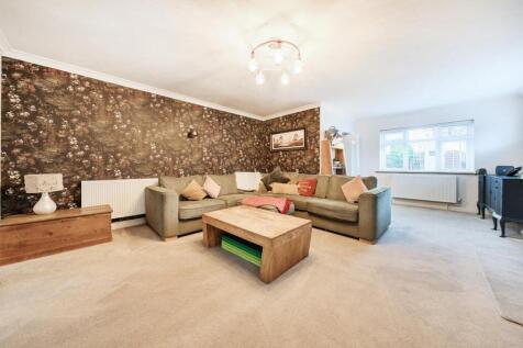 21 Watford Road, Crick
