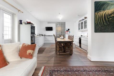 21 Moultrie Road, Rugby