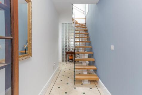 21 Moultrie Road, Rugby