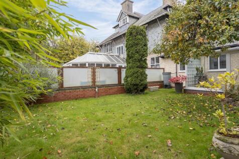 21 Moultrie Road, Rugby