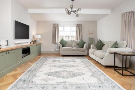 2 Barby Lane, RUGBY