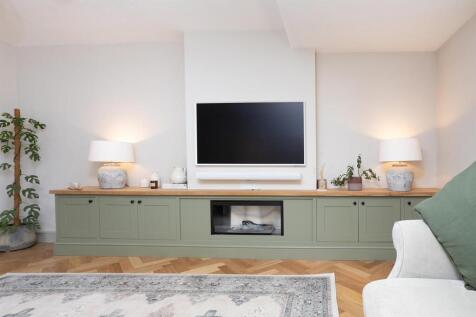 2 Barby Lane, RUGBY