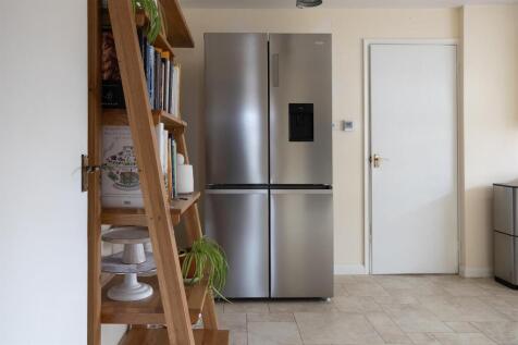 2 Barby Lane, RUGBY
