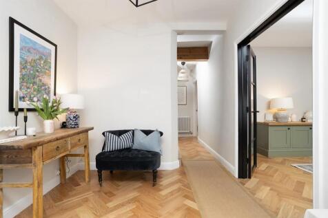 2 Barby Lane, RUGBY