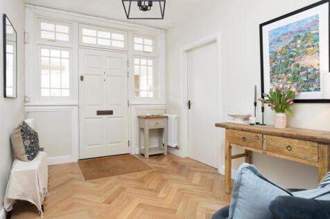 2 Barby Lane, RUGBY