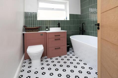 2 Barby Lane, RUGBY