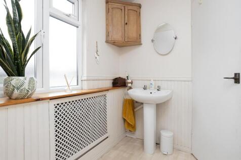 2 Barby Lane, RUGBY