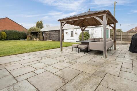 2 Barby Lane, RUGBY