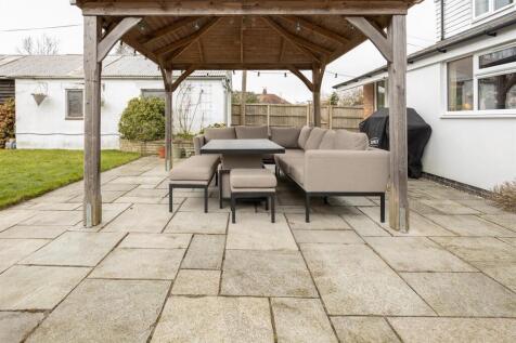 2 Barby Lane, RUGBY