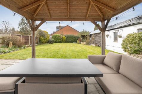 2 Barby Lane, RUGBY
