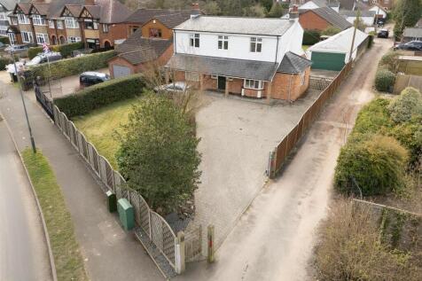 2 Barby Lane, RUGBY