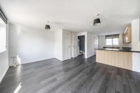 33 Farnborough Avenue