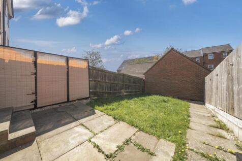 33 Farnborough Avenue
