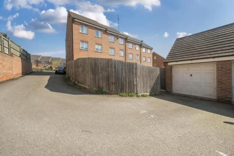 33 Farnborough Avenue