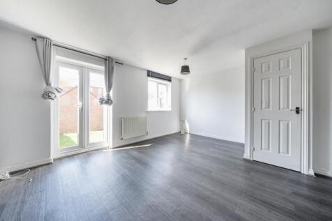 33 Farnborough Avenue