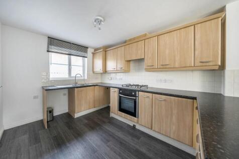 33 Farnborough Avenue