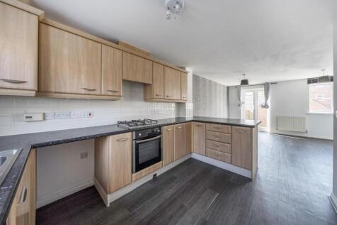 33 Farnborough Avenue