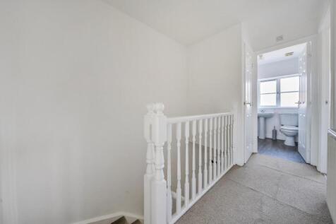 33 Farnborough Avenue