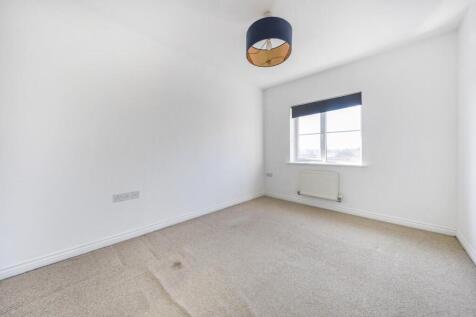 33 Farnborough Avenue