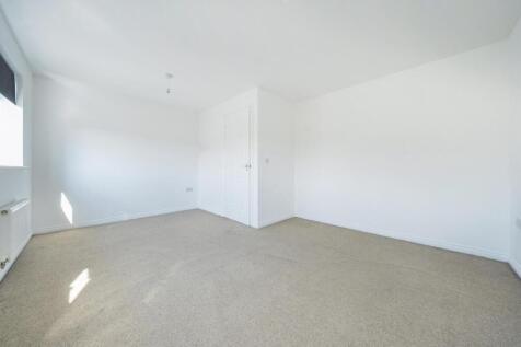33 Farnborough Avenue