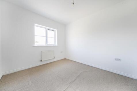 33 Farnborough Avenue