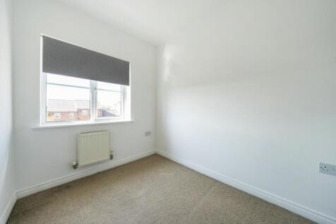 33 Farnborough Avenue