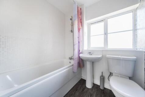 33 Farnborough Avenue