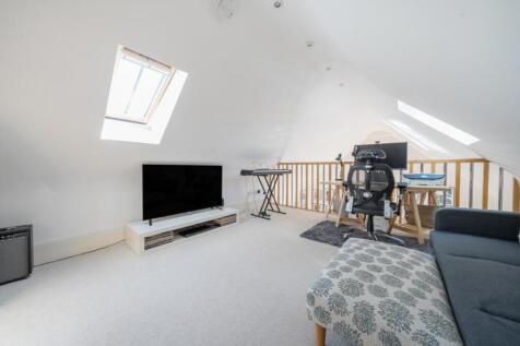 4 Wintour House, Guys Common