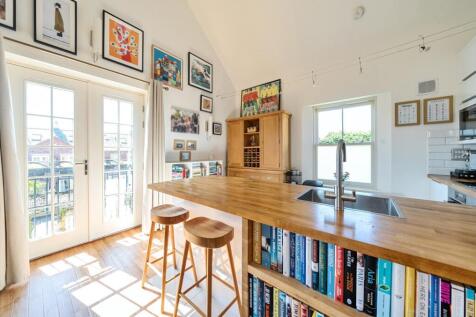 4 Wintour House, Guys Common
