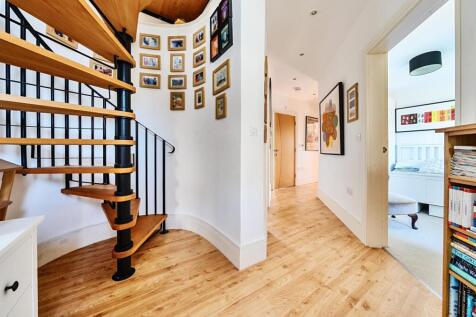 4 Wintour House, Guys Common
