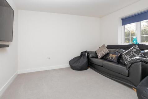 22 Flashman Road, Rugby (8).jpg