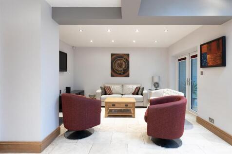 102 Ashlawn Road, Rugby