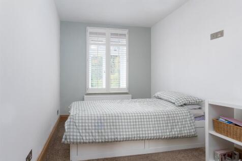 102 Ashlawn Road, Rugby