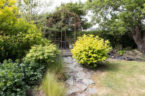 12 Longrood Road
