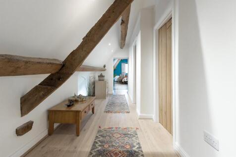Home Close, Crick (13).jpg
