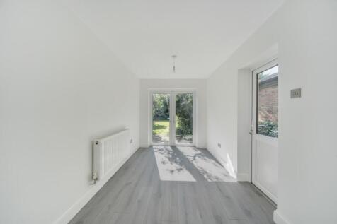 15 Slade Road, Rugby