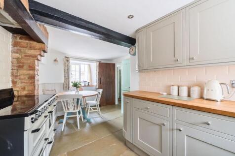 23 Main Road, Crick